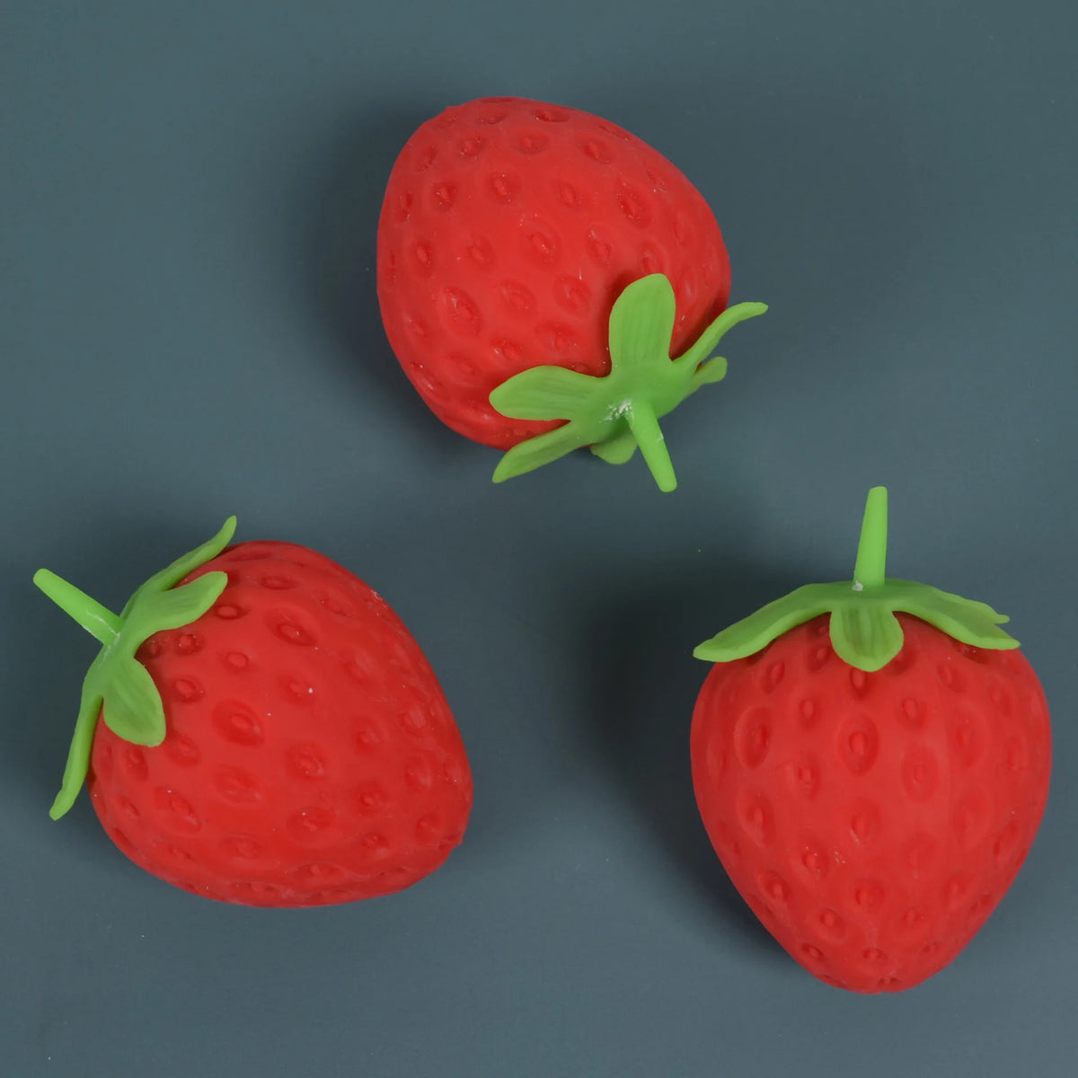 Squishy Fraise Géante 🍓 – Jouet Sensoriel Doux et Satisfaisant