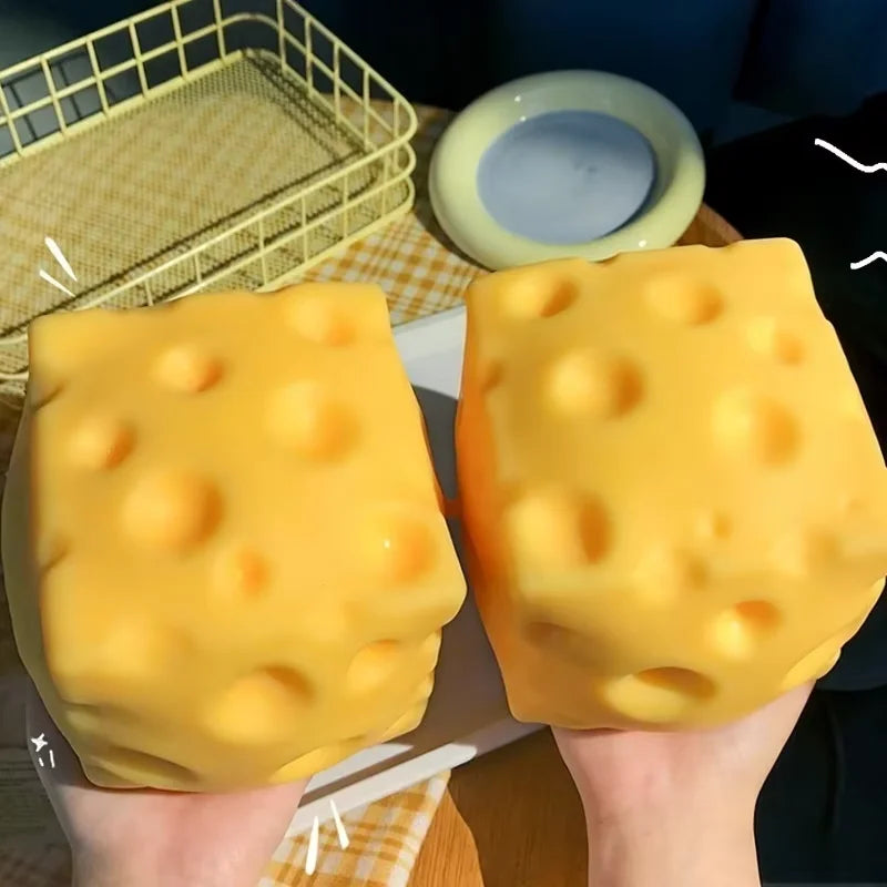 🧀 Squishy Fromage XXL – Balle Anti-Stress Moelleuse à Pétrir